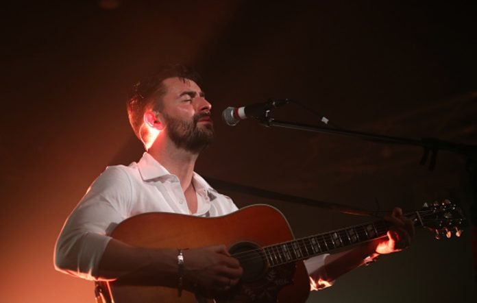 Liam Fray of The Courteeners Unveils Exclusive Christmas Acoustic Show in Manchester - Under The Scene